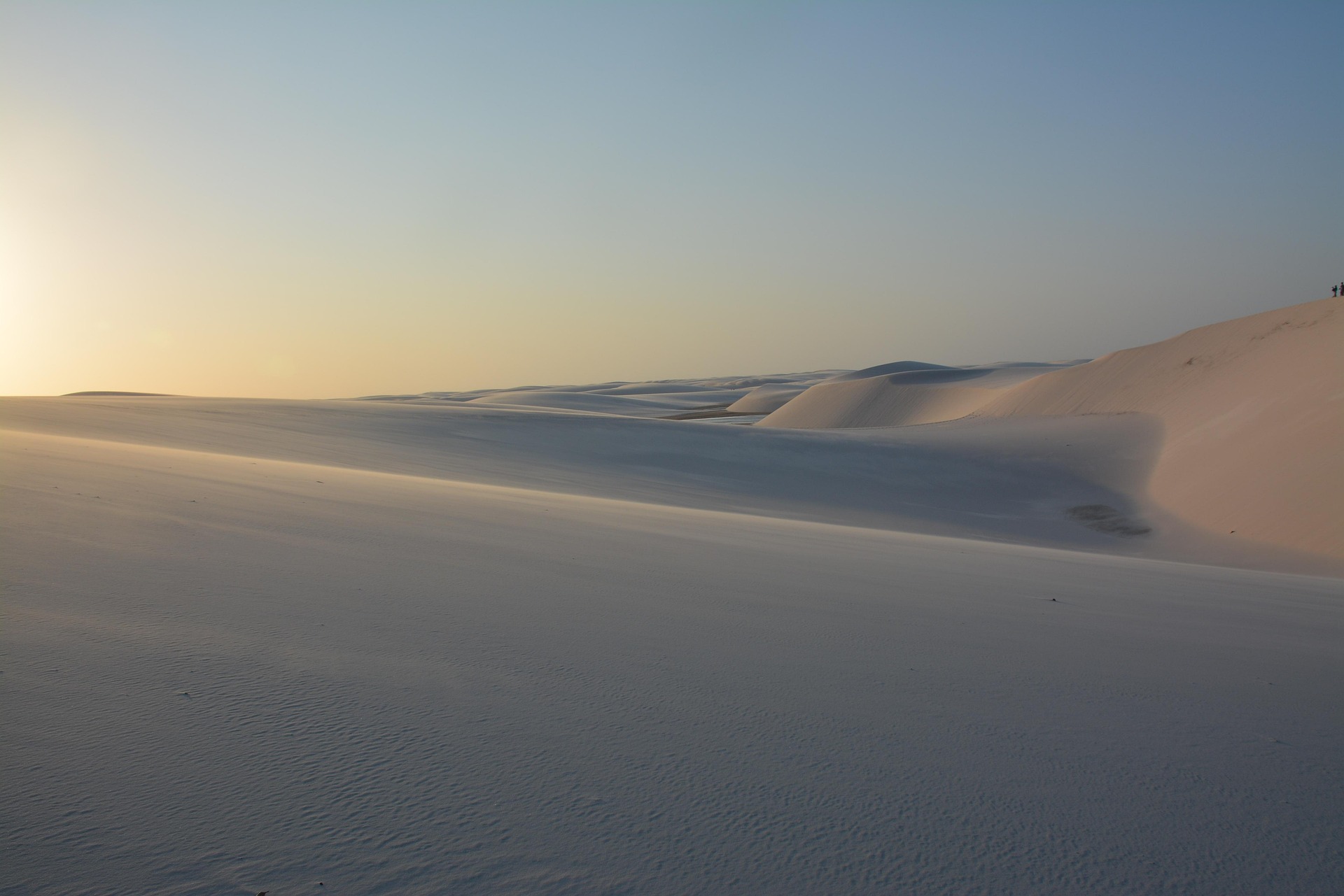 Trekking across Lençóis dunes