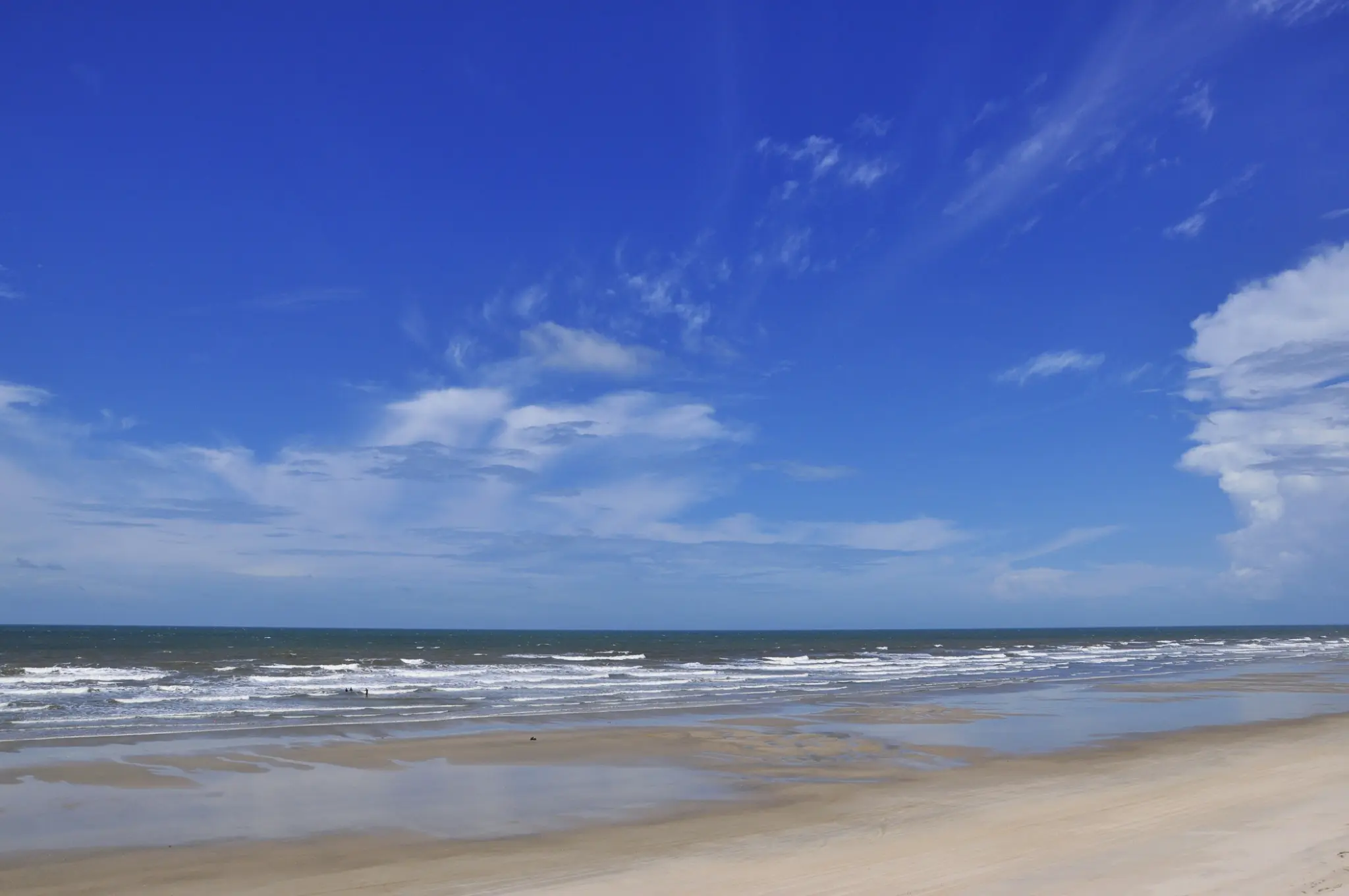 A tropical beach and blue horizon